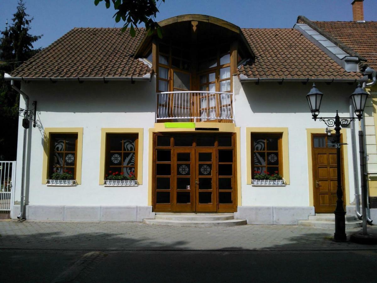 Borálom Apartman Tokaj Exterior foto